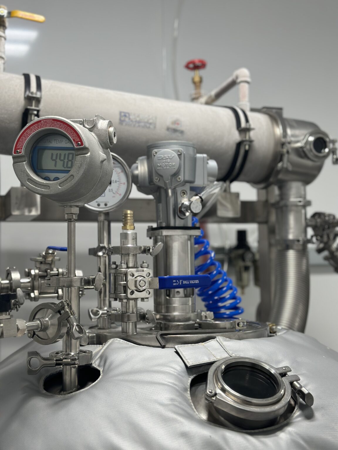Distillation equipment and process instrumentation at Cestoil in Canada